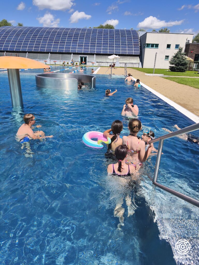 LETNIA PRZYGODA NA BASENIE W JAŚLE