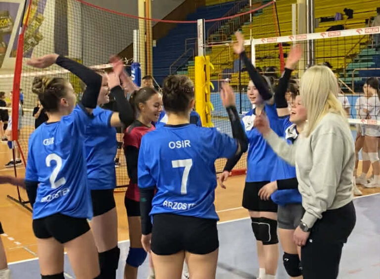 SIATKARKI OSIR BRZOSTEK NA SPARINGU Z APS IGLOOPOL DĘBICA